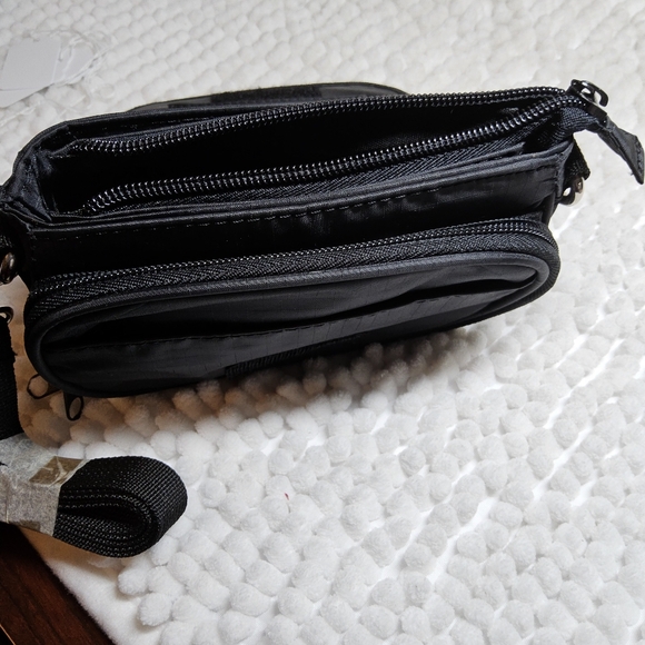 Black Crossbody with pink zipper pull charm - Picture 4 of 7